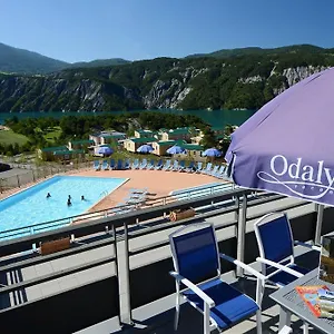 https://domaine-residentiel-de-plein-air-les-berges-du-lac.fr-provencehotel.com